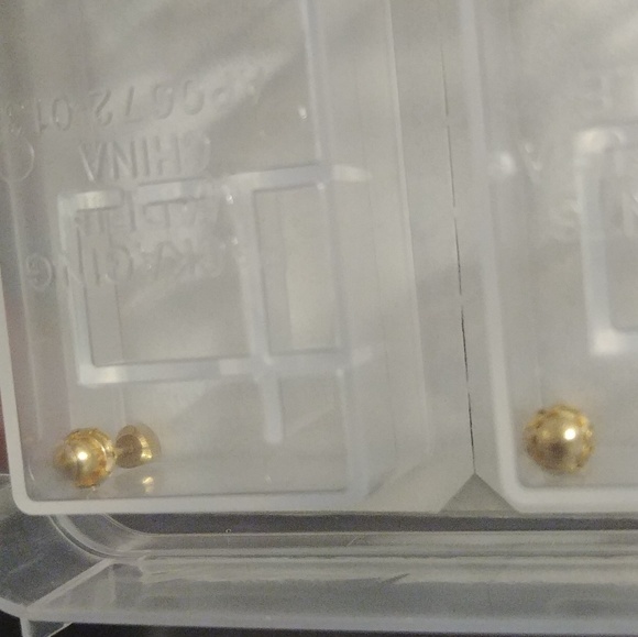 24kt Gold-Plated Cubic Zirconia Heart❤ Earrings - Picture 5 of 7